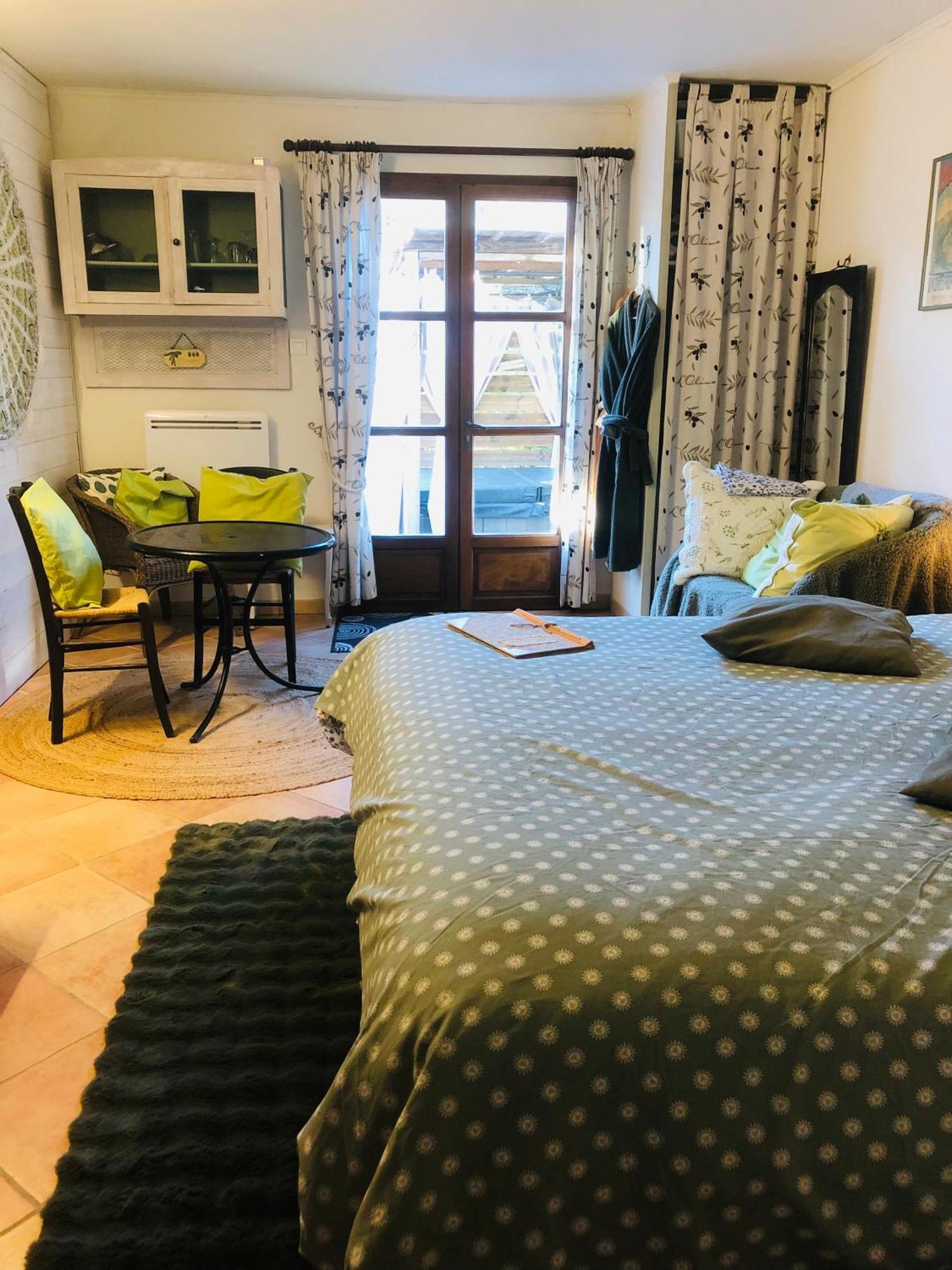 L'Oustaou B&B Piscine & Spa Besse-sur-Issole ภายนอก รูปภาพ